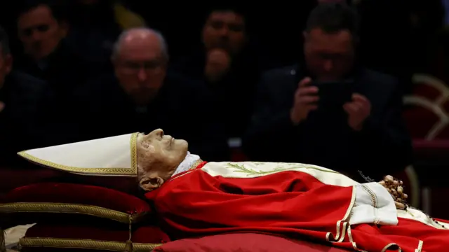 पोप बेनेडिक्ट सोह्रौँ