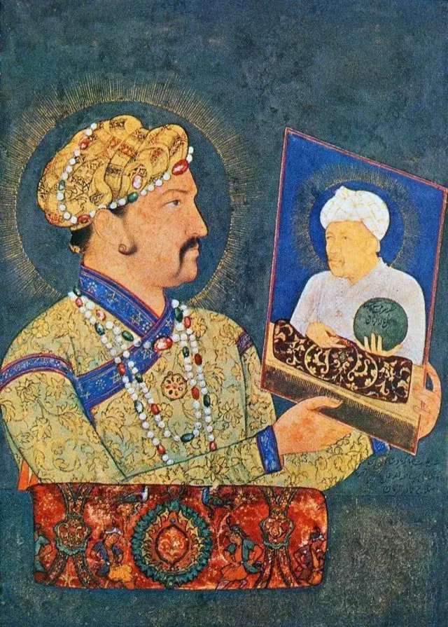 जहाँगीर वडील बादशाह अकबर यांचे चित्र न्याहाळताना