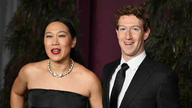 O fundador do Facebook, Mark Zuckerberg, e sua esposa