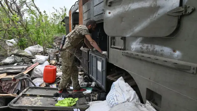 Харковдун жанында талкаланган орус армиясынын согуштук техникасы
