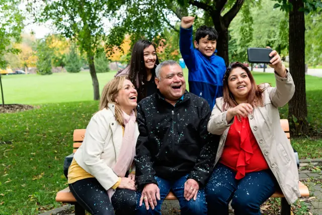 ਕੈਨੇਡਾ ਨੇ ਮਾਪਿਆਂ ਅਤੇ ਗਰੈਂਡਪੈਰੇਂਟਸ ਦੀ ਪੀਆਰ ਸਪੌਂਸਰਸ਼ਿਪ ਅਰਜ਼ੀਆਂ 'ਤੇ ਰੋਕ ਲੱਗਾ ਦਿੱਤੀ ਹੈ