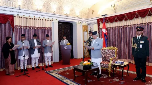 नियुक्तिको शपथ लिँदै राजदूतहरू