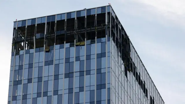 Inyubako yangiritse i Moscow