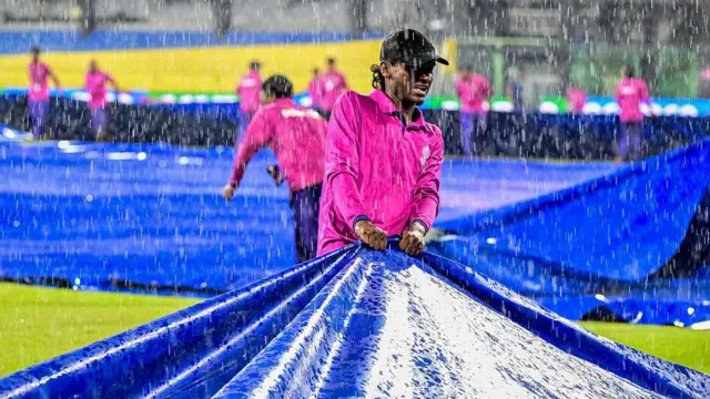 ශ්‍රී ලංකාව ක්‍රීඩා කළ ඕස්ට්‍රේලියා සහ නවසීලන්ත කණ්ඩායම් අතර වූ තරග දෙකට වර්ෂාවෙන් බාධා එල්ල විය.