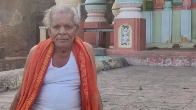 मंदिरातील पुजारी