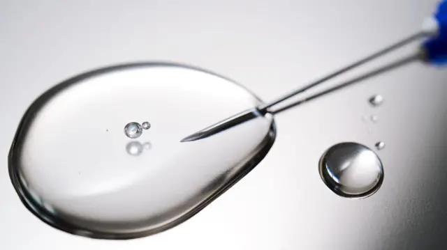 डॉक्टरों का कहना है कि भारत से किसी मरीज़ को रूस में क्लिनिकल ट्रायल में शामिल होने की अनुमति मिलना मुश्किल है. (प्रतीकात्मक तस्वीर)