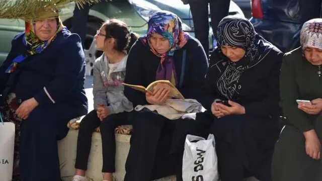 KPSS çıkışında bekleyen veliler