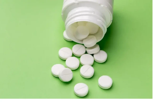 Le médicament inhibe l'enzyme qui contribue à la douleur