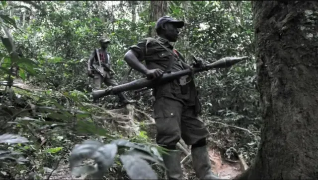 Umurwanyi wa FDLR afise inkoho irasa igisasu ca muzinga