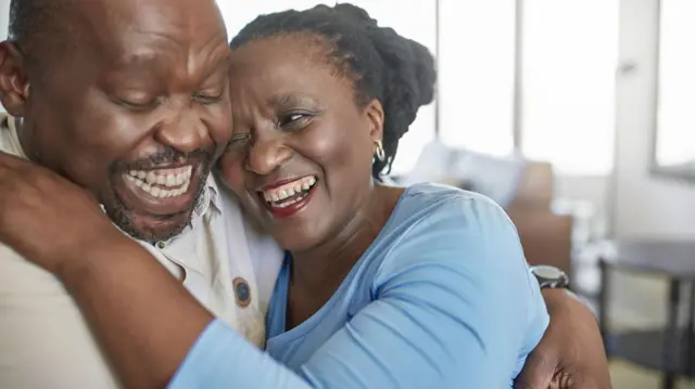 Nini ololufẹ to ni ifarada yoo mu ki ibalopọ rọrun fun obinrin to ti wọ menopause