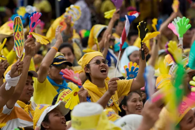 ข้อเสนอของ กมธ.ศึกษาแนวทางนิรโทษกรรม ให้เริ่มต้นนิรโทษกรรมความผิดตั้งแต่ปี 2548 ซึ่งมีการชุมนุมของกลุ่มพันธมิตรประชาชนเพื่อประชาธิปไตยเพื่อขับไล่รัฐบาล "ทักษิณ"