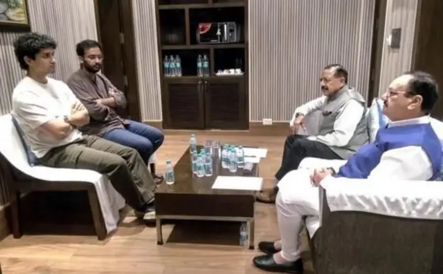 కాక్రోచ్ జనతా పార్టీ, ఆందోళనలు, నీట్ ప్రశ్నపత్రం లీకేజీ, అభిజీత్ దీప్కే