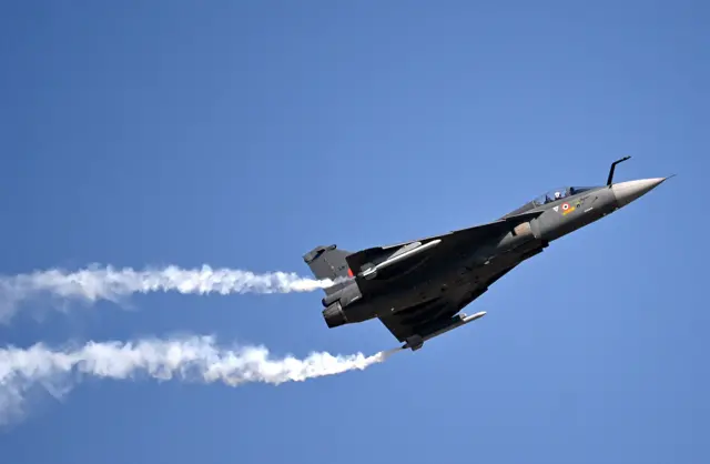 भारत में बना लड़ाकू विमान तेजस