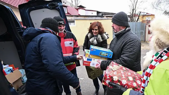 16 декабря 2025 года волонтеры партии «Тиса» доставили пожертвованные игрушки и спортивный инвентарь в детский дом в Будапеште. 