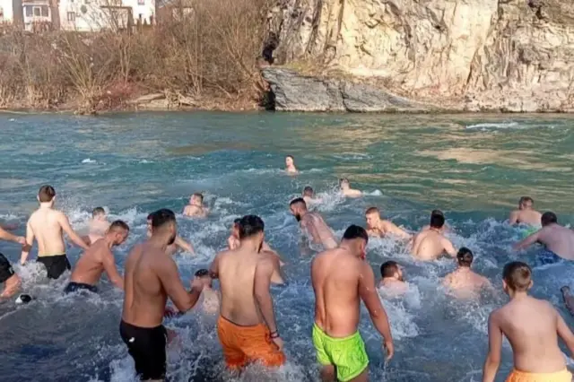 пливање за часни крст у Бијелом Пољу