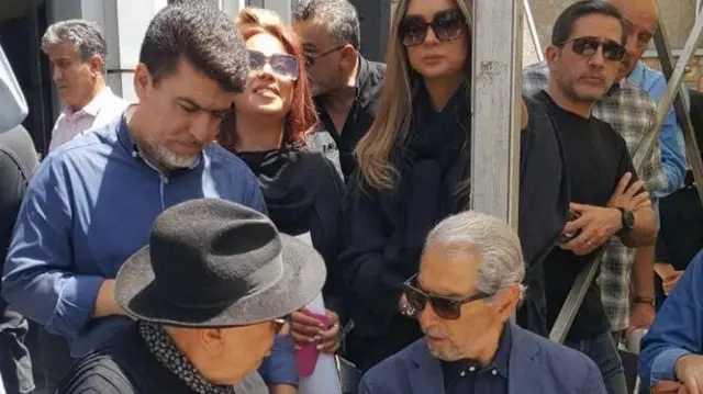 تعدادی از زنان بدون حجاب در مراسم شرکت کردند