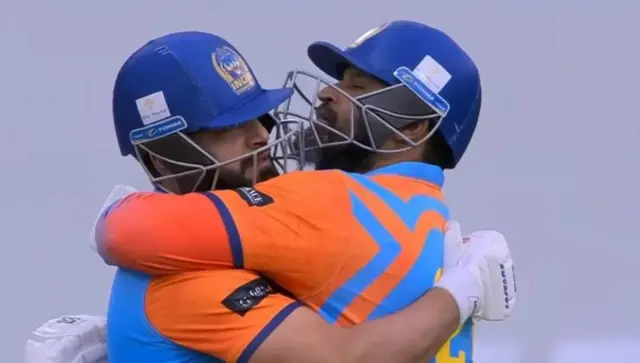 दूसरे सेमीफ़ाइनल में ऑस्ट्रेलिया के ख़िलाफ़ यूसुफ़ पठान और इरफ़ान पठान दोनों भाइयों ने अर्धशतक लगाए