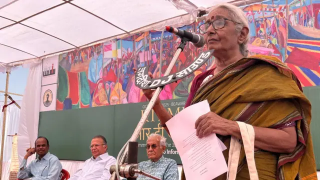 RTI ACTનાં 20 વર્ષ : ગુજરાતની પડોશમાં આવેલું એ ગામ જ્યાંથી માહિતી અધિકાર ચળવળનો પાયો નંખાયો હતો, બીબીસી ગુજરાતી રાઇટ ટુ ઇન્ફોર્મેશન માહિતી અધિકાર 2005