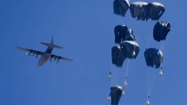 اسرائیل ۱۰ ساعت وقفه روزانه در جنگ غزه را آغاز کرد؛ ورود کامیون‌های امدادرسان از مرز مصر