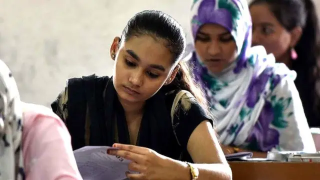 சிபிஎஸ்இ: பள்ளிக்கு செல்லாமல் பயிற்சி வகுப்புகளுக்கு மட்டும் செல்லும் பிளஸ் 1, பிளஸ் 2 மாணவர்கள் - ஆய்வில் அதிர்ச்சி