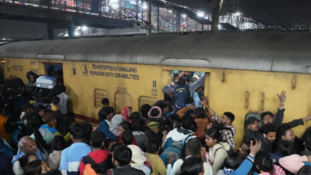 નવી દિલ્હી, ભાગદોડ, નાસભાગ, નવી દિલ્હી રેલવેસ્ટેશન, કુંભમેળો, બીબીસી ગુજરાતી