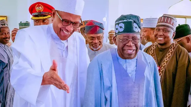Aarẹ ana, Muhammadu Buhari pẹlu Aarẹ Bọla Tinubu