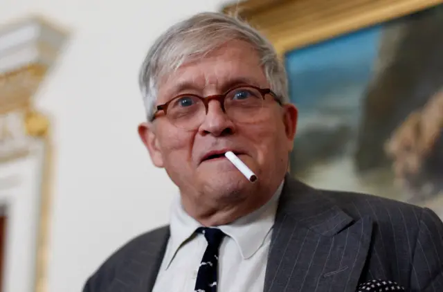  Painter David Hockney poses during a photo-call to promote the announcement of an exhibition of his landscape work at the Royal Academy of Arts in central London, September 7, 2011. The new exhibition titled "A Bigger Picture" will open on January 21, 2012. 