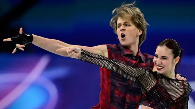 Диана Дэвис и Глеб Смолкин во время выступления в Милане