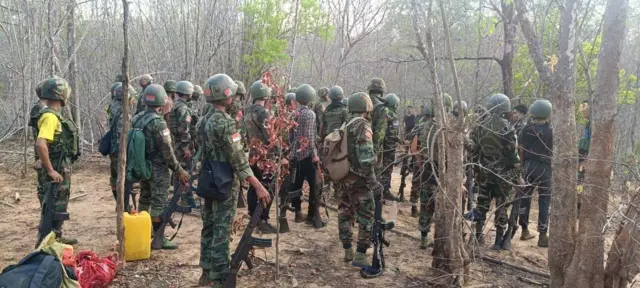 ကင်ပွန်းခြုံစခန်းကို ဝင်တိုက်ခိုက်ခဲ့ကြတဲ့ တော်လှန်ရေး တပ်ဖွဲ့ဝင်တွေ