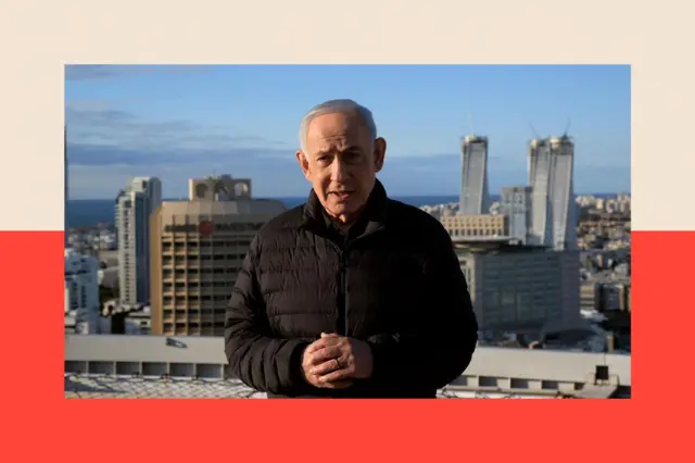 El primer ministro israelí, Benjamin Netanyahu, pronuncia un discurso desde la azotea del Kirya en Tel Aviv, Israel.