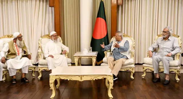 প্রধান উপদেষ্টার সাথে সংলাপে অংশ নেয় হেফাজতে ইসলামের নেতৃত্বাধীন কয়েকটি ইসলামী দল