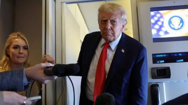 трамп у авиону