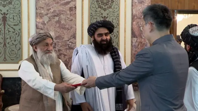 د چین نوی سفیر د طالبانو رئیس الوزرا ته خپل باور لیک سپاري