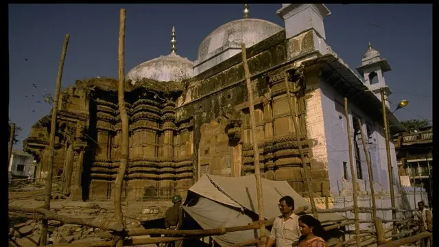 যে প্রাচীন দেওয়াল কাশীতে মন্দির আর মসজিদকে পৃথক করেছিল
