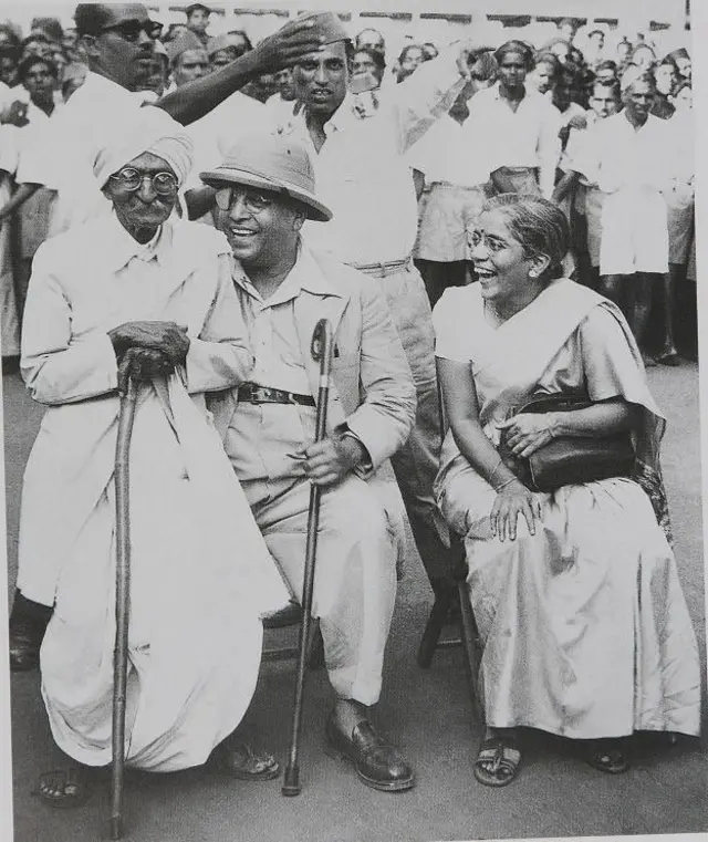 कायदा मंत्रीपदाचा राजीनामा दिल्यानंतर डॉ. आंबेडकर मुंबईत परतले तेव्हा. (18 नोव्हेंबर, 1951)