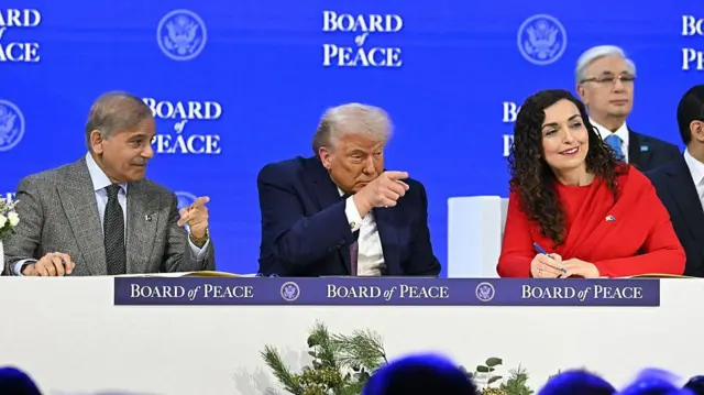 গাজার জন্য গঠিত প্রেসিডেন্ট ট্রাম্পের ‘বোর্ড অব পিসে’ সম্প্রতি যোগ দিয়েছে পাকিস্তান