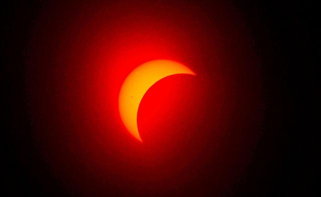 Eclipse solar total visto desde Fort Worth, Texas, el 8 de abril de 2024.
