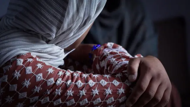 زینب څو ځله له کوره وتلې او څو ورځې به ورکه وه.