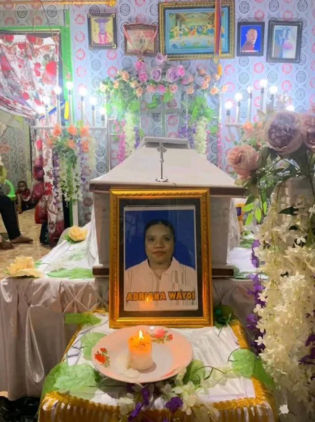 Jenazah Adriana Wayoi yang meninggal setelah dirawat di RSUD Serui