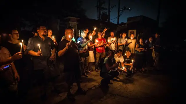 第十一届“北京独立影像展”导演们声援被捕的栗宪庭和王宏伟