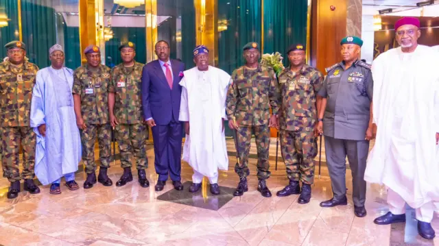 Tinubu atawọn olori ẹka ileeṣẹ ologun