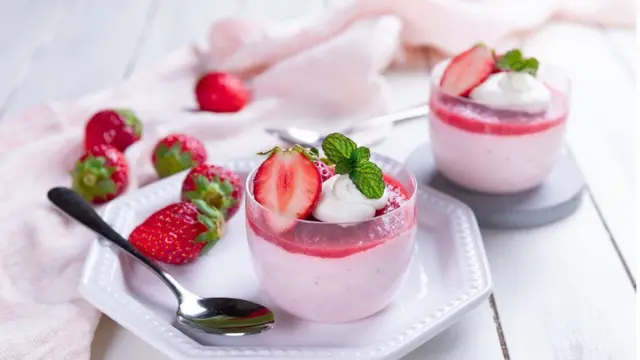 Клубничный мусс в стаканах