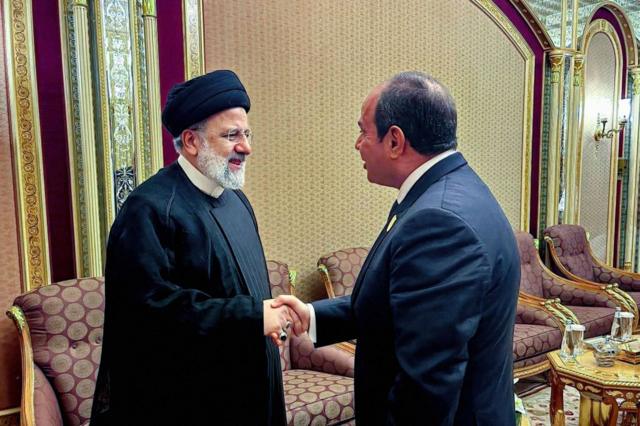 الرئيس المصري عبد الفتاح السيسي خلال لقاء نظيره الإيراني في السعودية