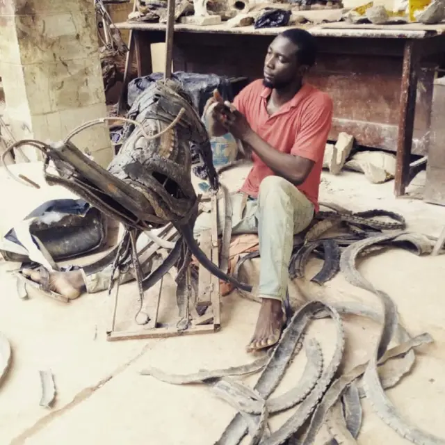 Ọrụ akpụrakpụ ọla nchara Kelly rụpụtara