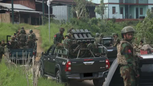 TNLA တပ်ဖွဲ့ဝင်တွေ ပုံဟောင်း 