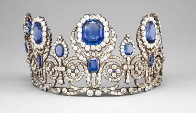 Ikamba ry'umwamikazi Marie-Amelie bararitwaye, nubwo irindi ryari iry'igikomangoma Eugénie ryo bisa n'aho baritaye barimo bacika basohoka