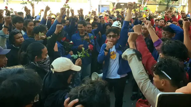 Aksi mahasiswa berunjuk rasa