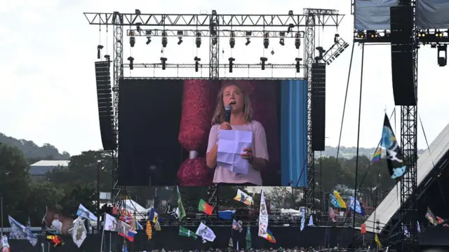 Greta Thunberg berkampanye di Festival Glastonbury, Inggris, 25 Juni 2022