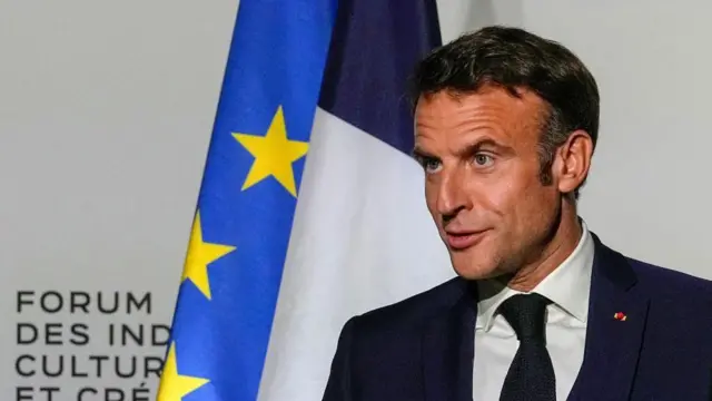 मैक्रों