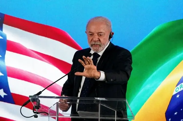 Lula ao microfone